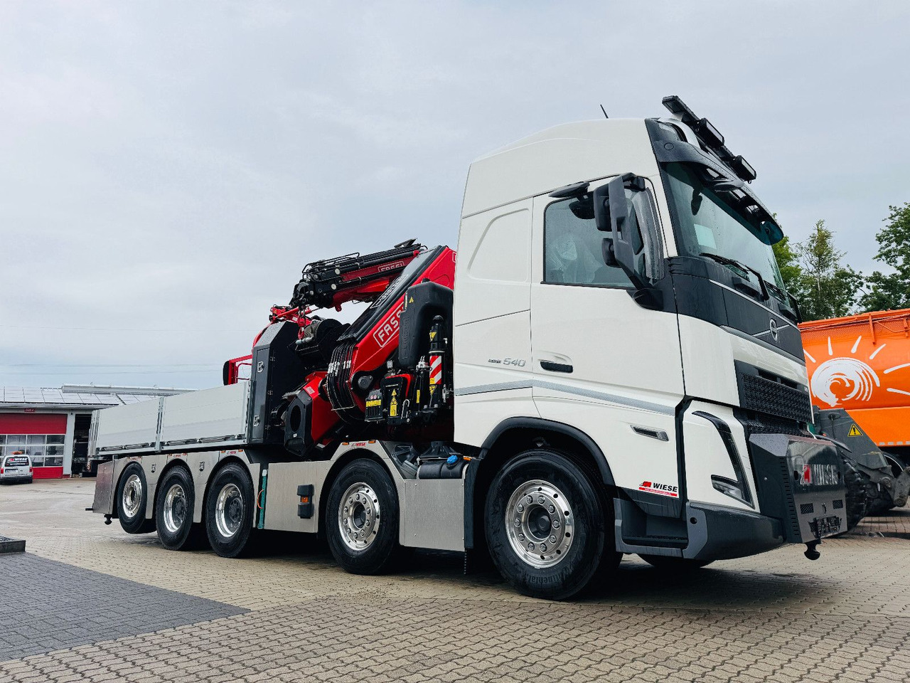 Volvo FH540 10x4 mit F1150 Ladekran, Sattelzugmaschine - Бордови камион, Камион с кран: снимка 2 Volvo FH540 10x4 mit F1150 Ladekran, Sattelzugmaschine - Бордови камион, Камион с кран: снимка 2