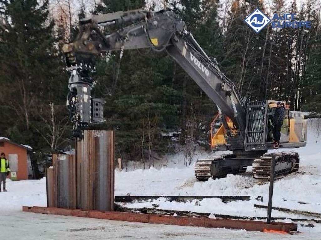 AJCE EUROPE AVH40ST Vibro Hammer Sheet Pile Driver - Машина за набиване: снимка 2 AJCE EUROPE AVH40ST Vibro Hammer Sheet Pile Driver - Машина за набиване: снимка 2