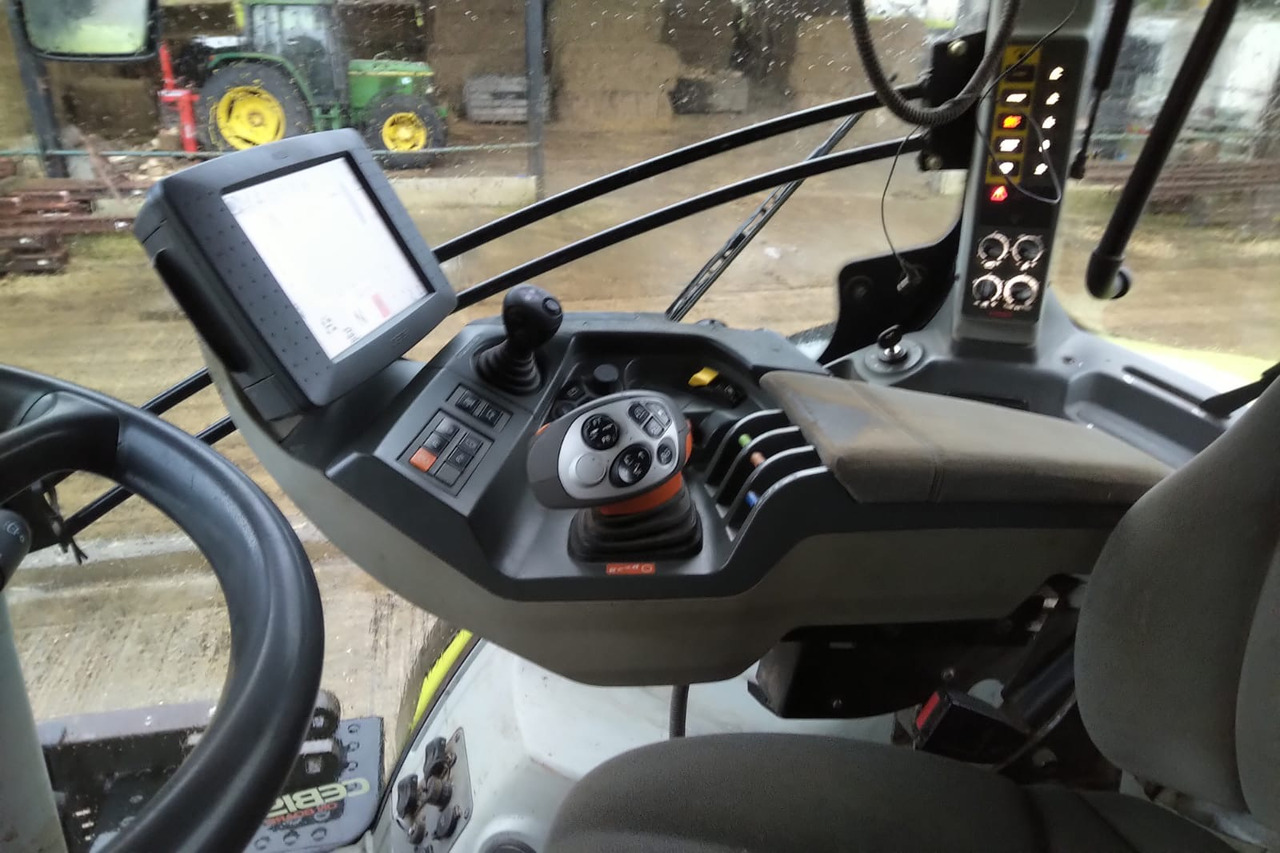 CLAAS AXION 850 - Трактор: снимка 2 CLAAS AXION 850 - Трактор: снимка 2