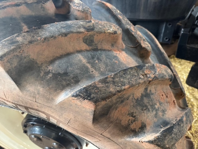 NEW HOLLAND T6.180 - Трактор: снимка 3 NEW HOLLAND T6.180 - Трактор: снимка 3