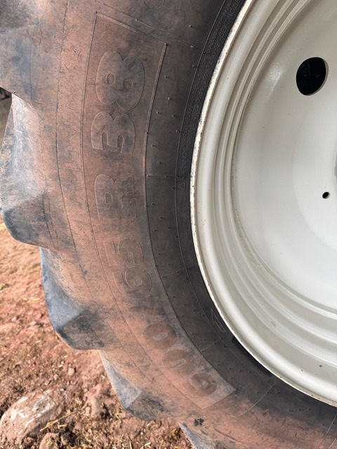 NEW HOLLAND T6.180 - Трактор: снимка 4 NEW HOLLAND T6.180 - Трактор: снимка 4