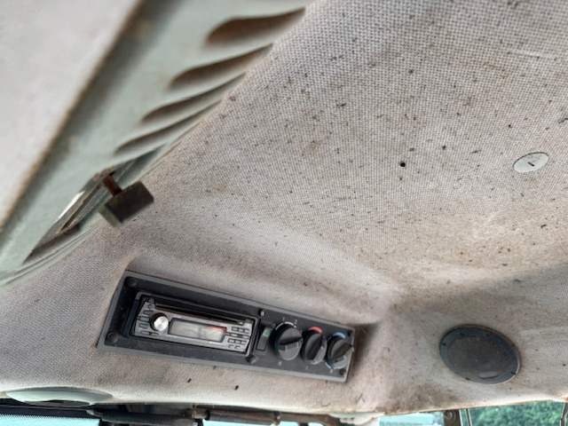 Трактор VALTRA T130: снимка 8