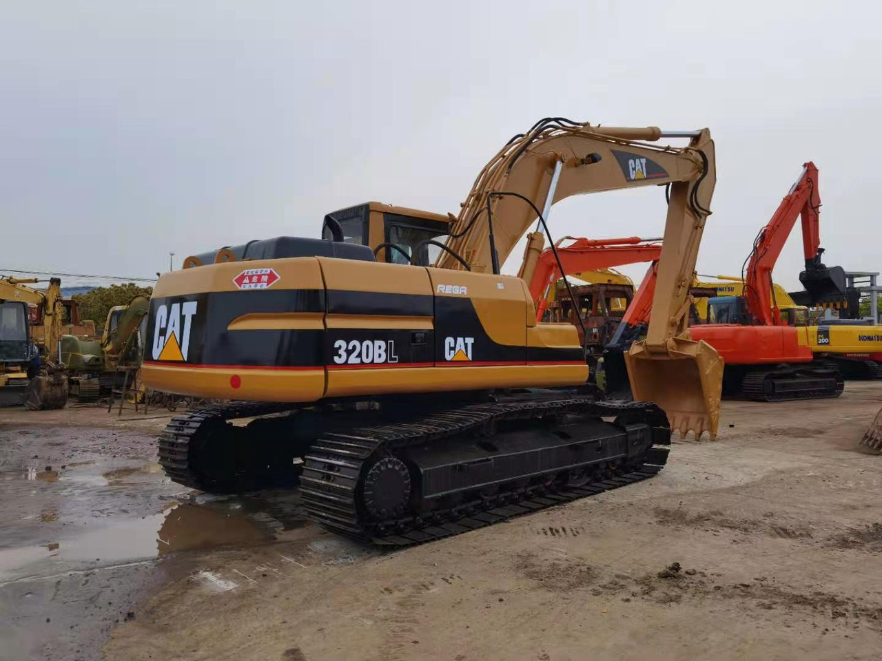 CATERPILLAR 320B - Верижен багер: снимка 1 CATERPILLAR 320B - Верижен багер: снимка 1