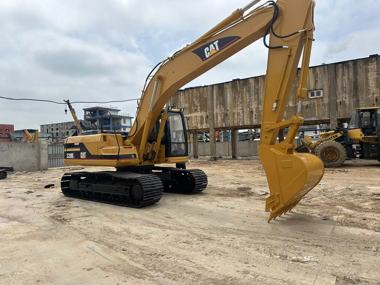 CATERPILLAR 320BL - Верижен багер: снимка 1 CATERPILLAR 320BL - Верижен багер: снимка 1