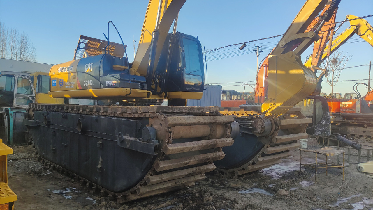 CATERPILLAR 320C - Плаващ багер: снимка 1 CATERPILLAR 320C - Плаващ багер: снимка 1