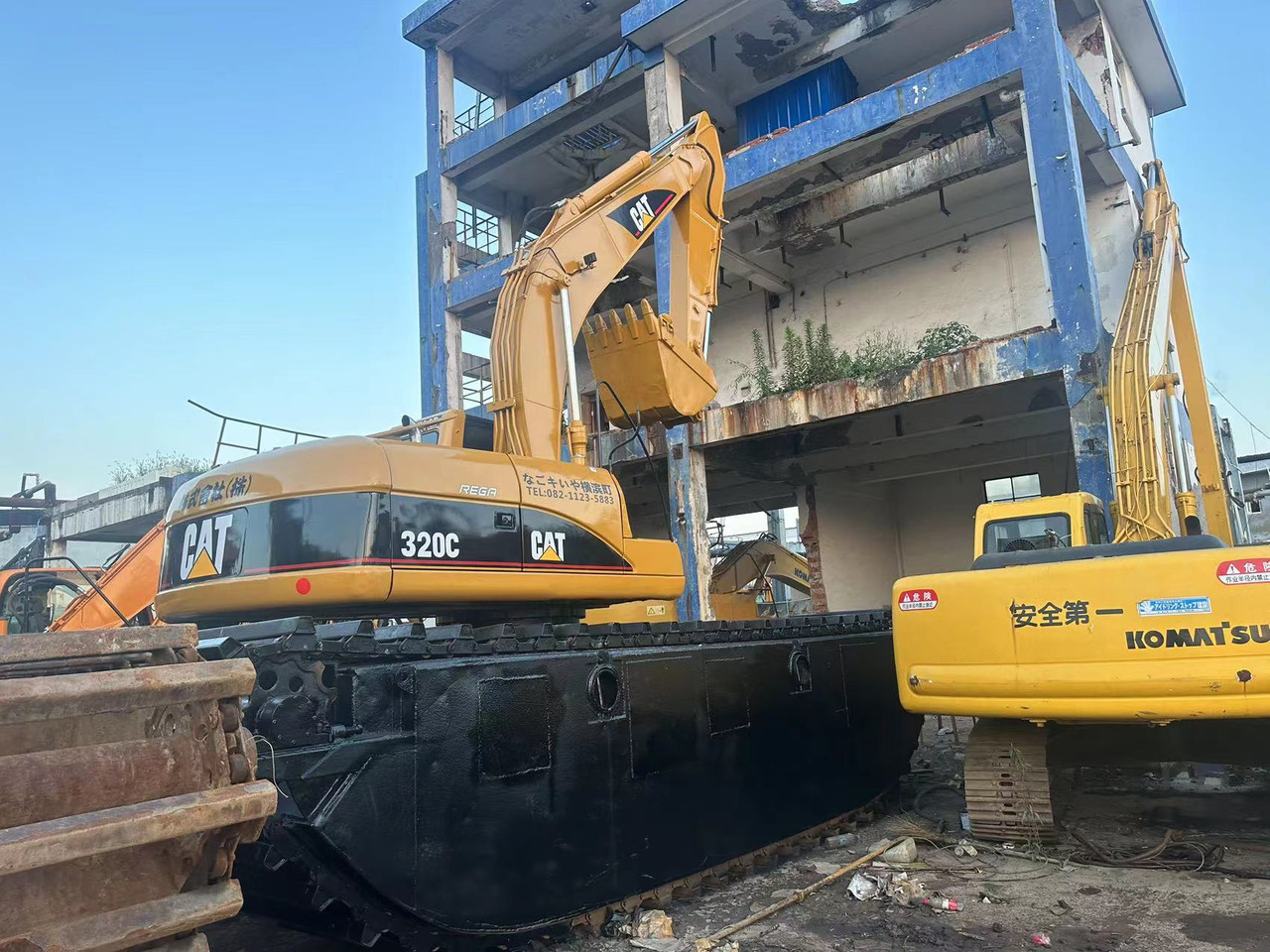 CATERPILLAR 320C - Плаващ багер: снимка 1 CATERPILLAR 320C - Плаващ багер: снимка 1