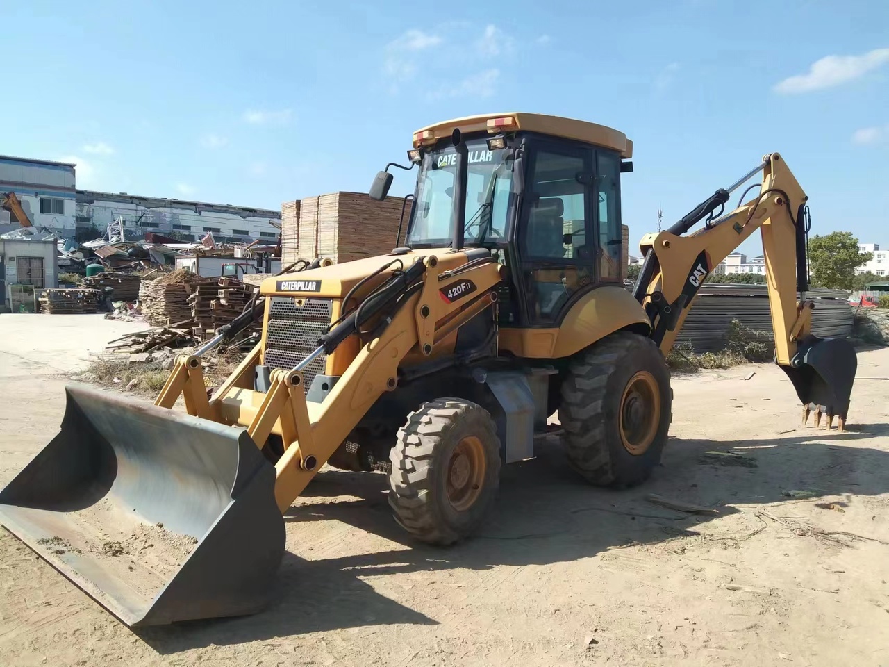 CATERPILLAR 420F - Багер-товарач: снимка 4 CATERPILLAR 420F - Багер-товарач: снимка 4