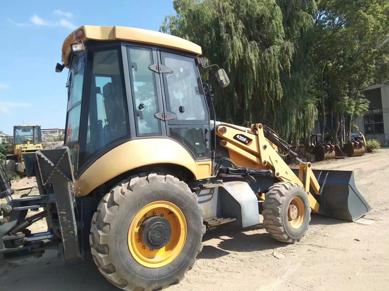 CATERPILLAR 420F - Багер-товарач: снимка 3 CATERPILLAR 420F - Багер-товарач: снимка 3