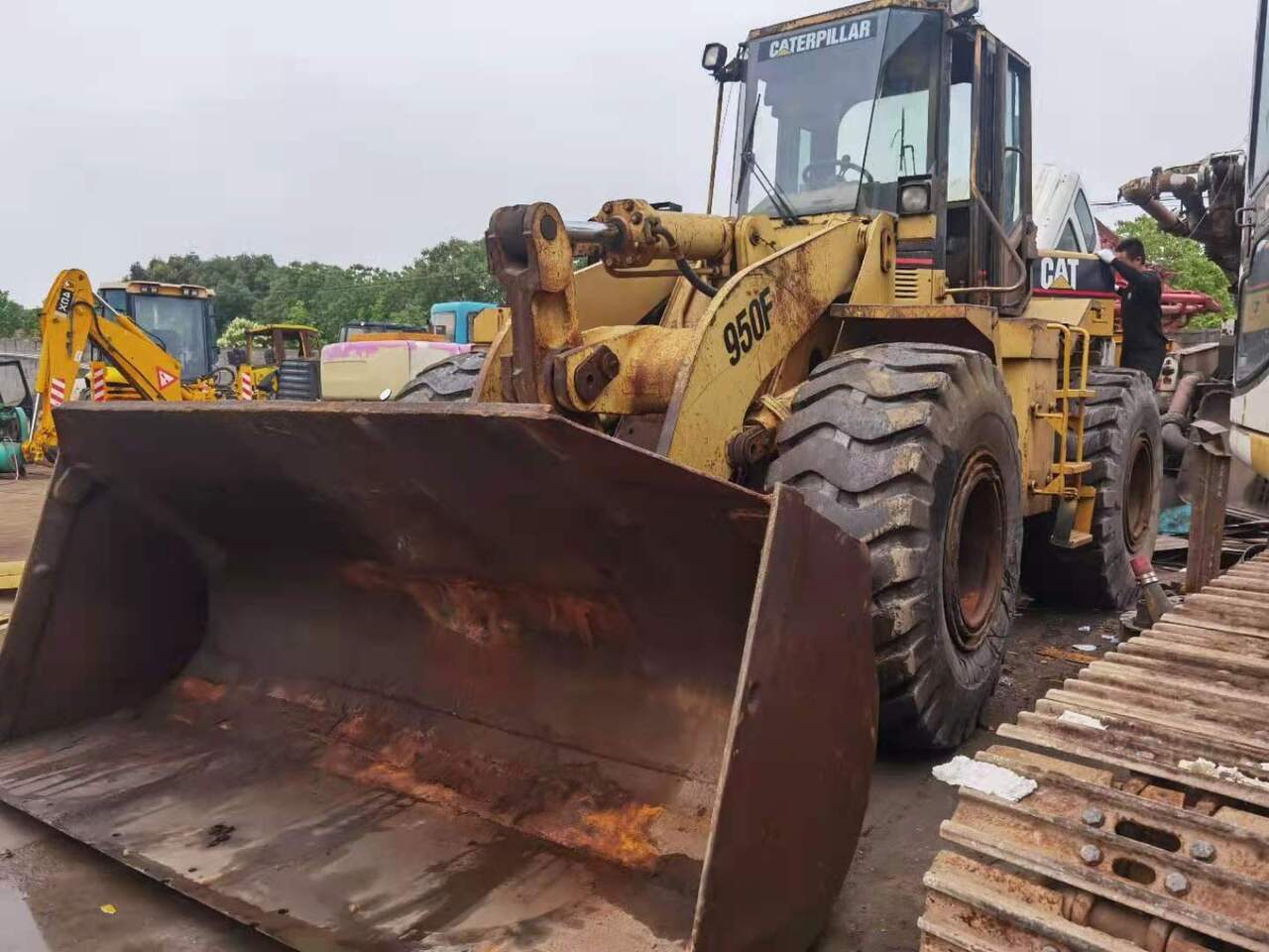 CATERPILLAR 950F - Колесен товарач: снимка 2 CATERPILLAR 950F - Колесен товарач: снимка 2