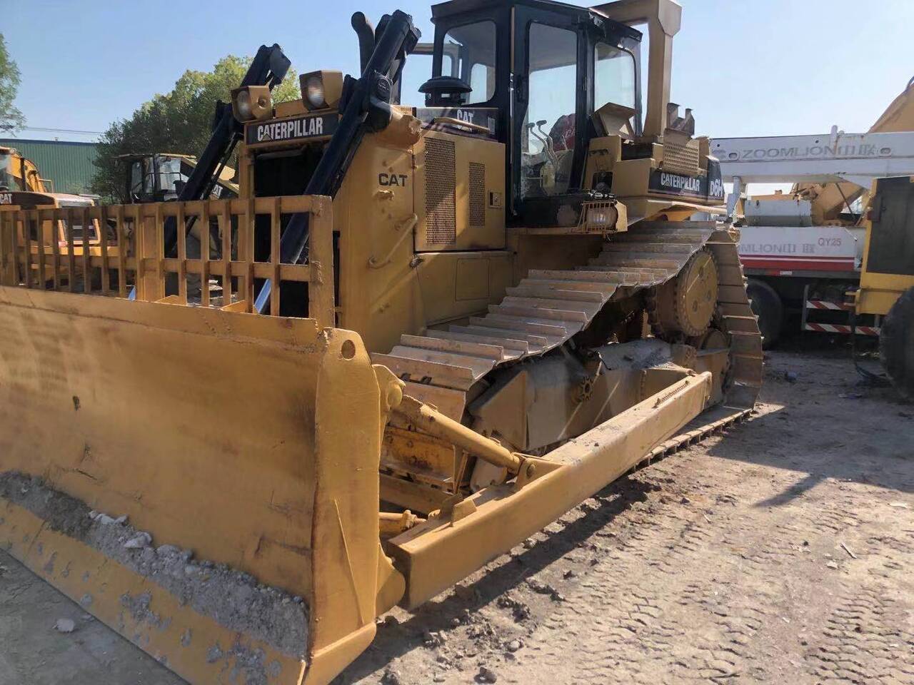 CATERPILLAR D6H - Булдозер: снимка 1 CATERPILLAR D6H - Булдозер: снимка 1