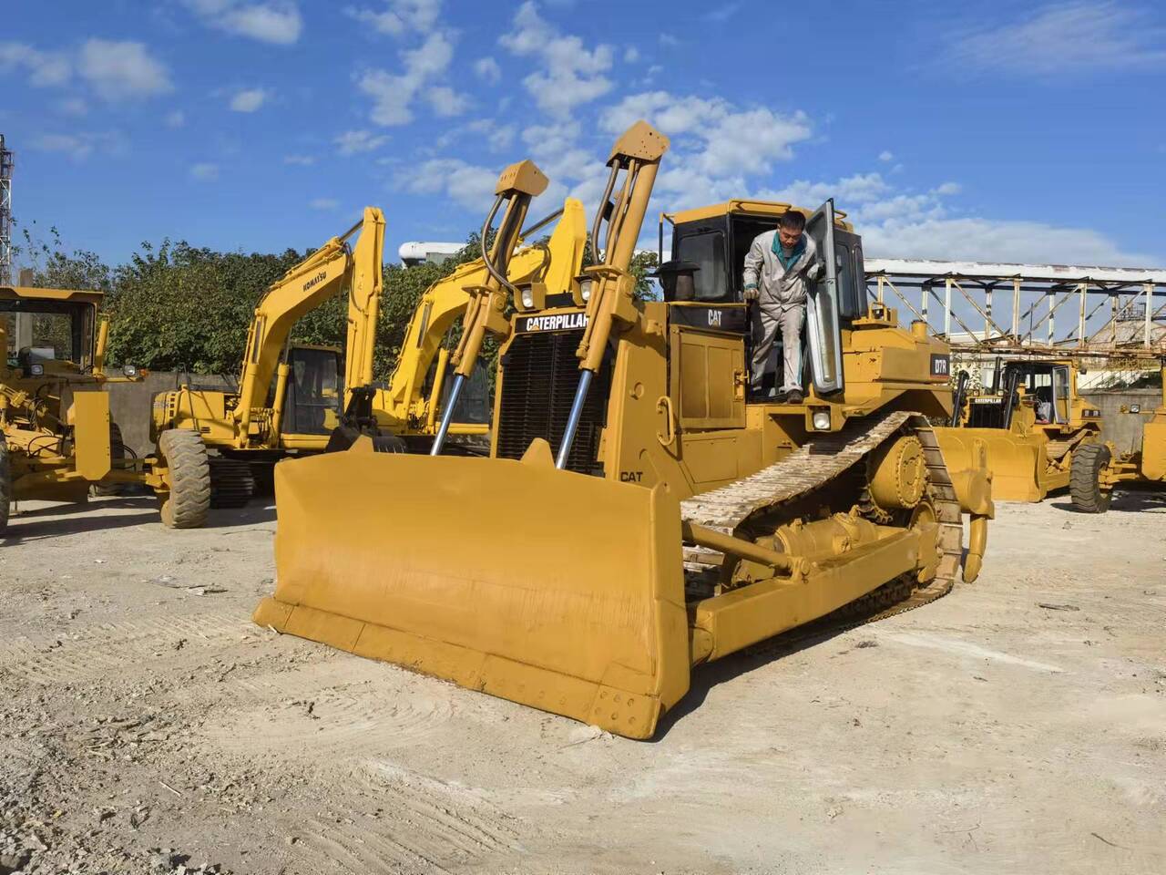 CATERPILLAR D7R - Булдозер: снимка 1 CATERPILLAR D7R - Булдозер: снимка 1