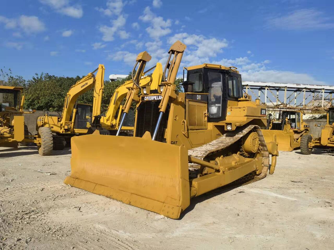 CATERPILLAR D7R - Булдозер: снимка 3 CATERPILLAR D7R - Булдозер: снимка 3