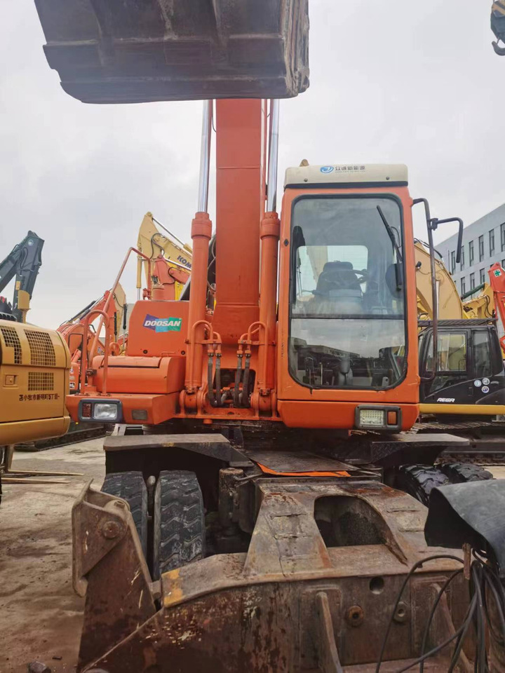 DOOSAN DH210W-7 - Колесен багер: снимка 4 DOOSAN DH210W-7 - Колесен багер: снимка 4