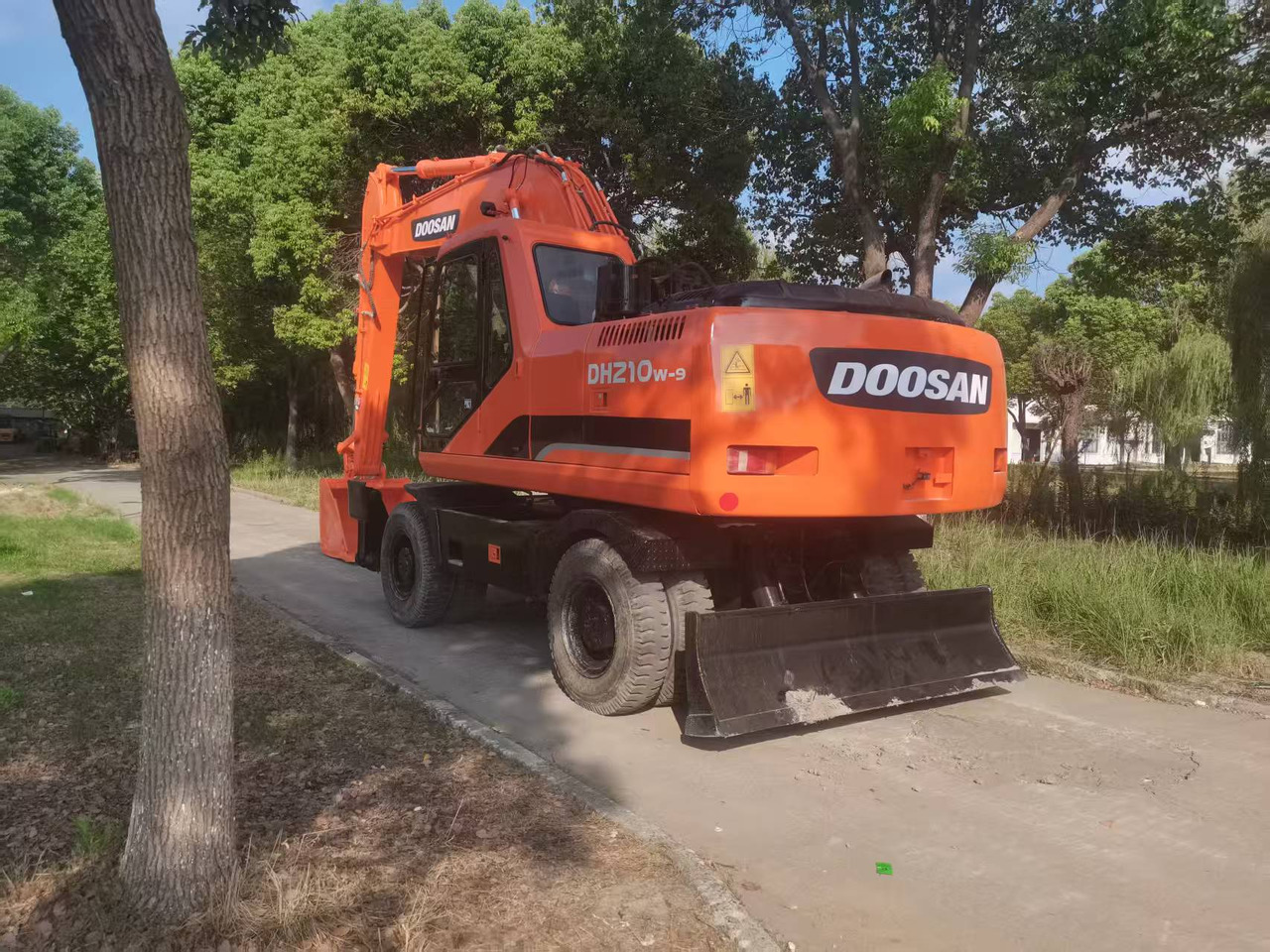 DOOSAN DH210W-9C - Колесен багер: снимка 2 DOOSAN DH210W-9C - Колесен багер: снимка 2
