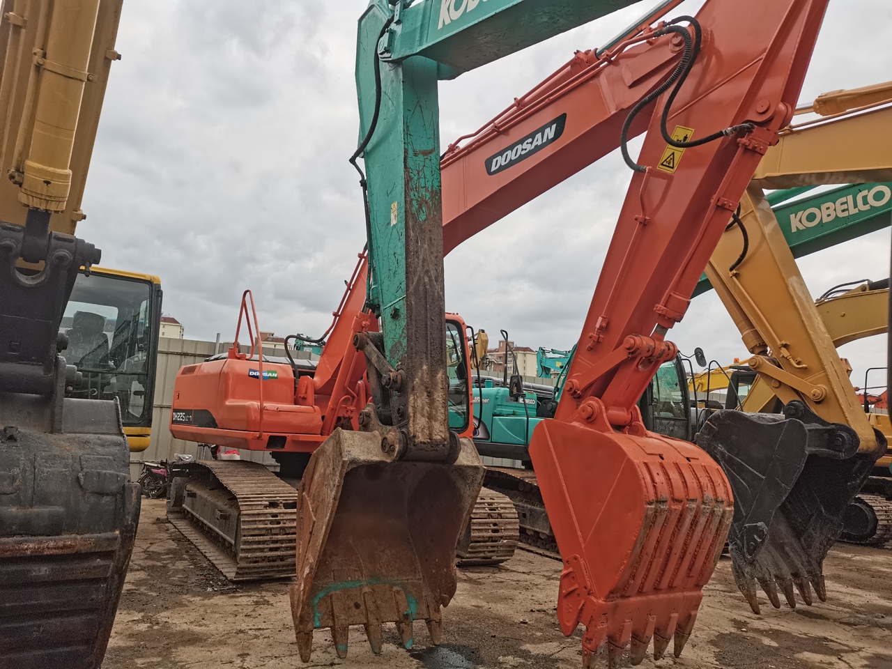 DOOSAN DH225LC-7 - Верижен багер: снимка 4 DOOSAN DH225LC-7 - Верижен багер: снимка 4