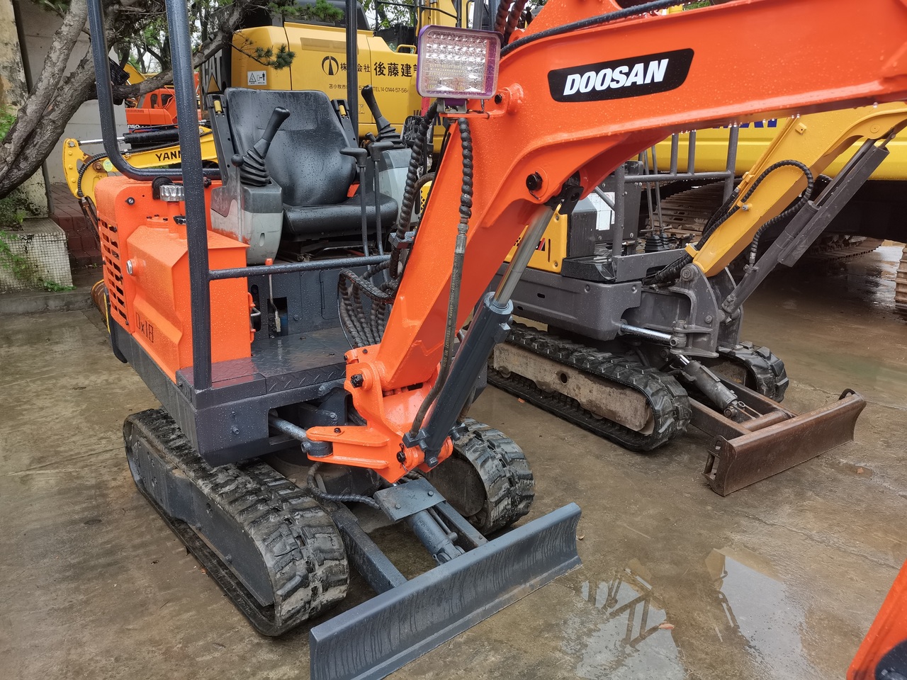 DOOSAN DX18 - Мини багер: снимка 4 DOOSAN DX18 - Мини багер: снимка 4
