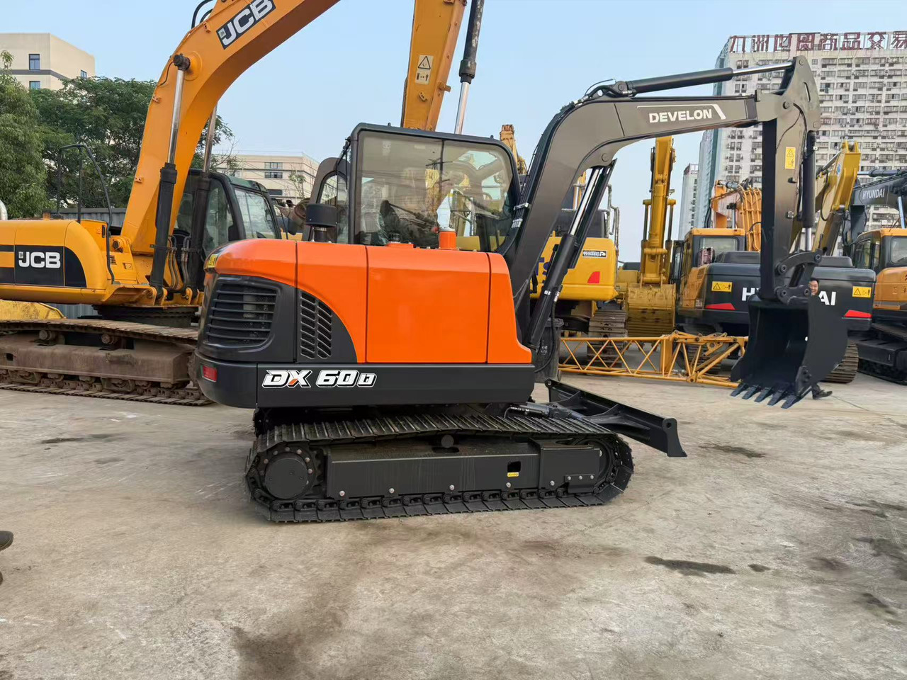 DOOSAN DX60D-10 - Верижен багер: снимка 3 DOOSAN DX60D-10 - Верижен багер: снимка 3
