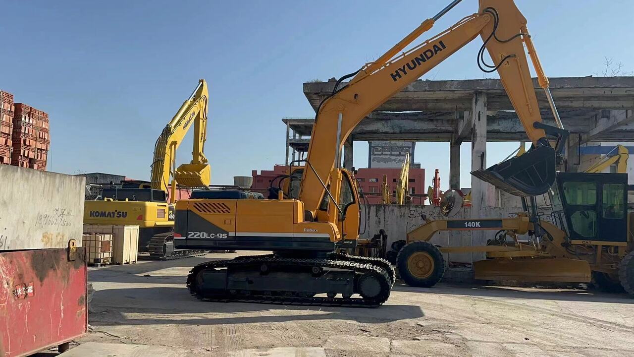 HYUNDAI 220LC-9S - Верижен багер: снимка 4 HYUNDAI 220LC-9S - Верижен багер: снимка 4