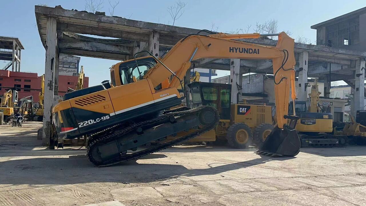 HYUNDAI 220LC-9S - Верижен багер: снимка 3 HYUNDAI 220LC-9S - Верижен багер: снимка 3