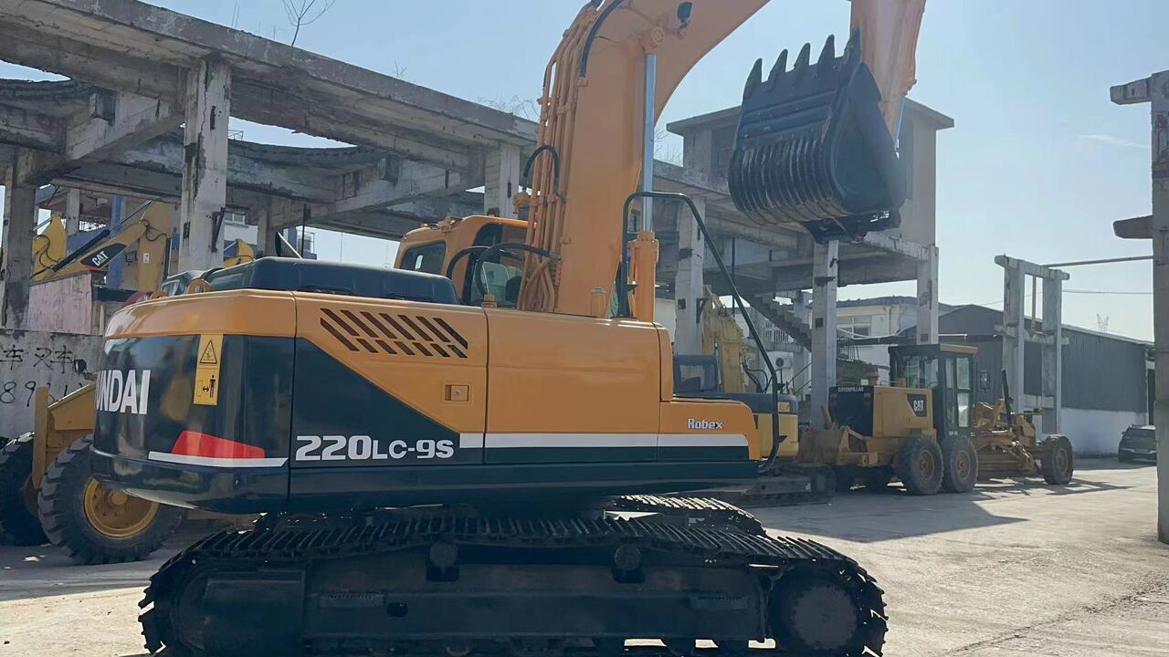 HYUNDAI 220LC-9S - Верижен багер: снимка 2 HYUNDAI 220LC-9S - Верижен багер: снимка 2
