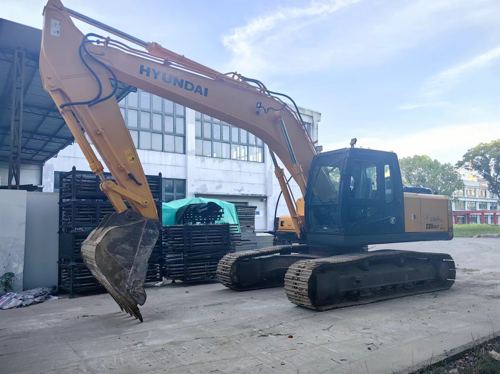 HYUNDAI R220LC-7 - Багер: снимка 1 HYUNDAI R220LC-7 - Багер: снимка 1