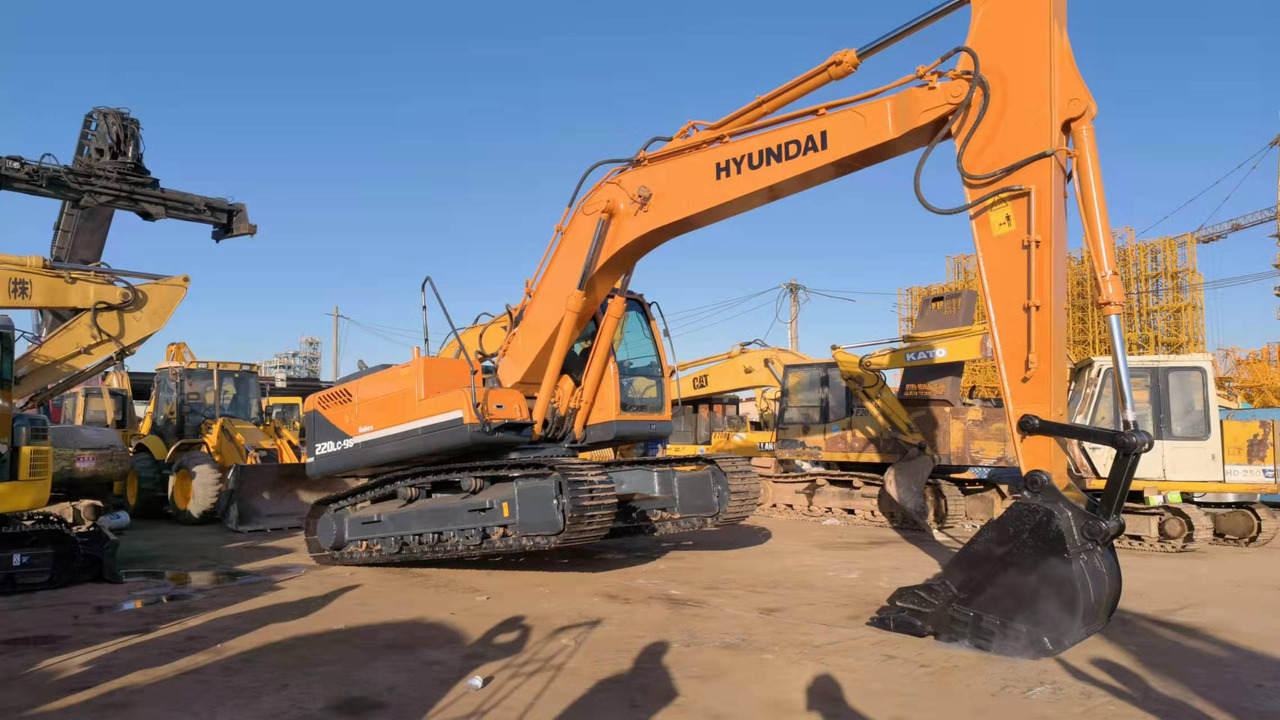 Hyundai R220LC-9S - Верижен багер: снимка 4 Hyundai R220LC-9S - Верижен багер: снимка 4