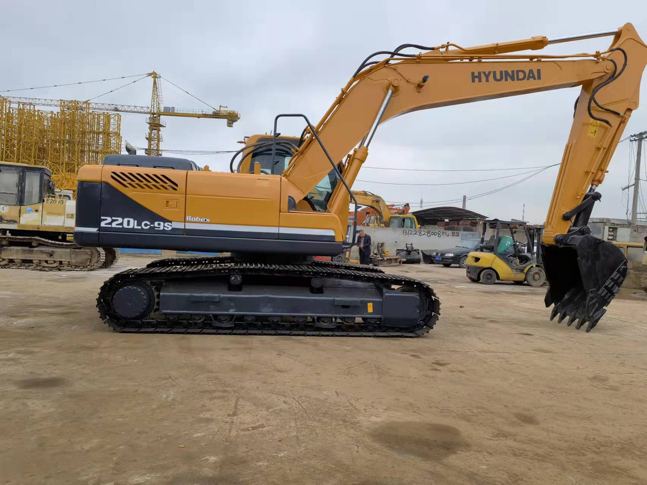 Hyundai R220LC-9S - Верижен багер: снимка 3 Hyundai R220LC-9S - Верижен багер: снимка 3