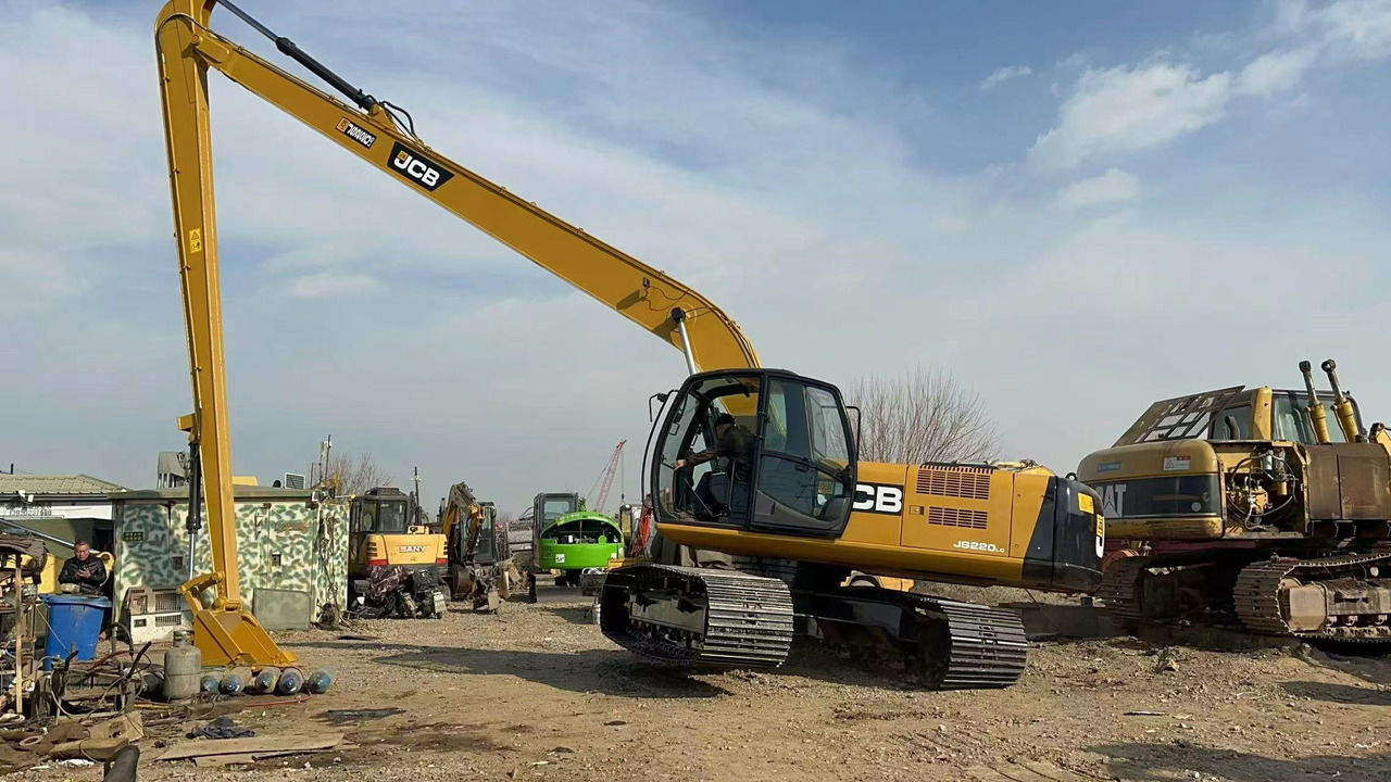 JCB JS220LC - Верижен багер: снимка 4 JCB JS220LC - Верижен багер: снимка 4