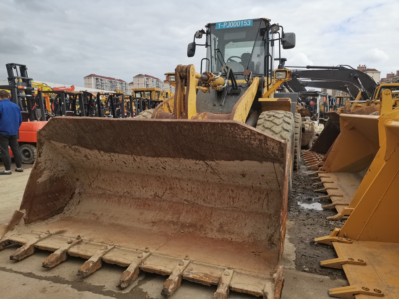 KOMATSU WA320-5 - Колесен товарач: снимка 2 KOMATSU WA320-5 - Колесен товарач: снимка 2