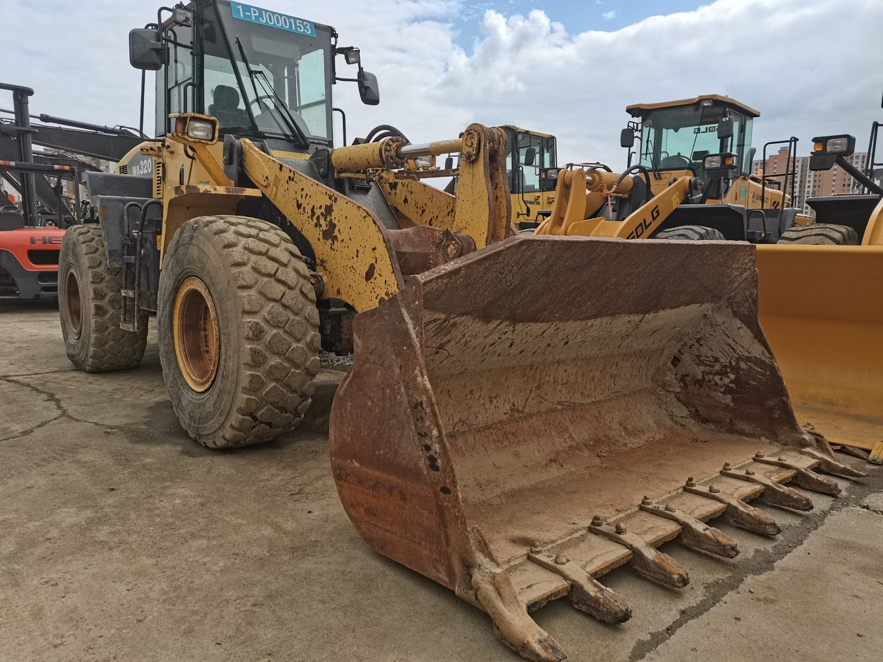 KOMATSU WA320-5 - Колесен товарач: снимка 1 KOMATSU WA320-5 - Колесен товарач: снимка 1