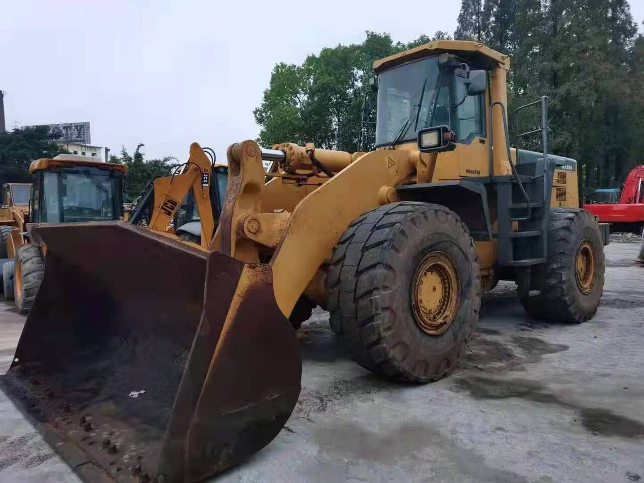 KOMATSU WA500-3 - Колесен товарач: снимка 1 KOMATSU WA500-3 - Колесен товарач: снимка 1