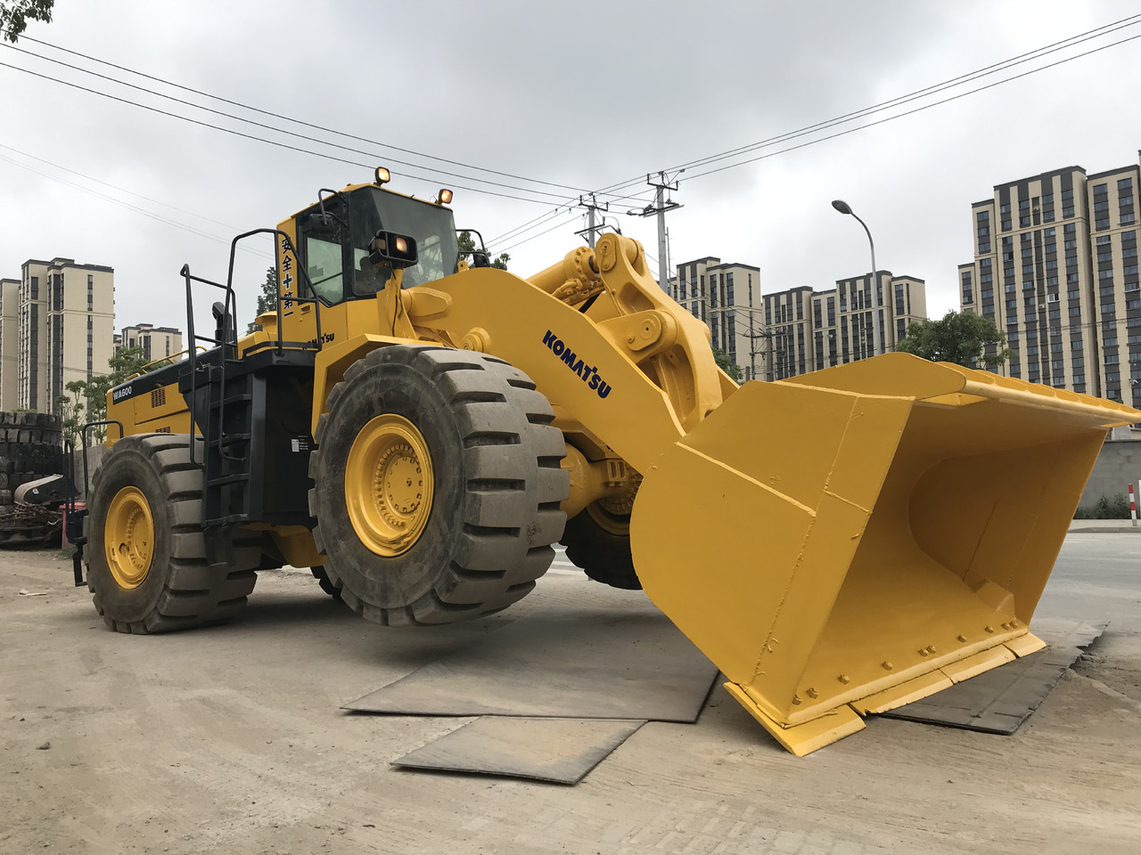 KOMATSU WA600-3 - Колесен товарач: снимка 2 KOMATSU WA600-3 - Колесен товарач: снимка 2