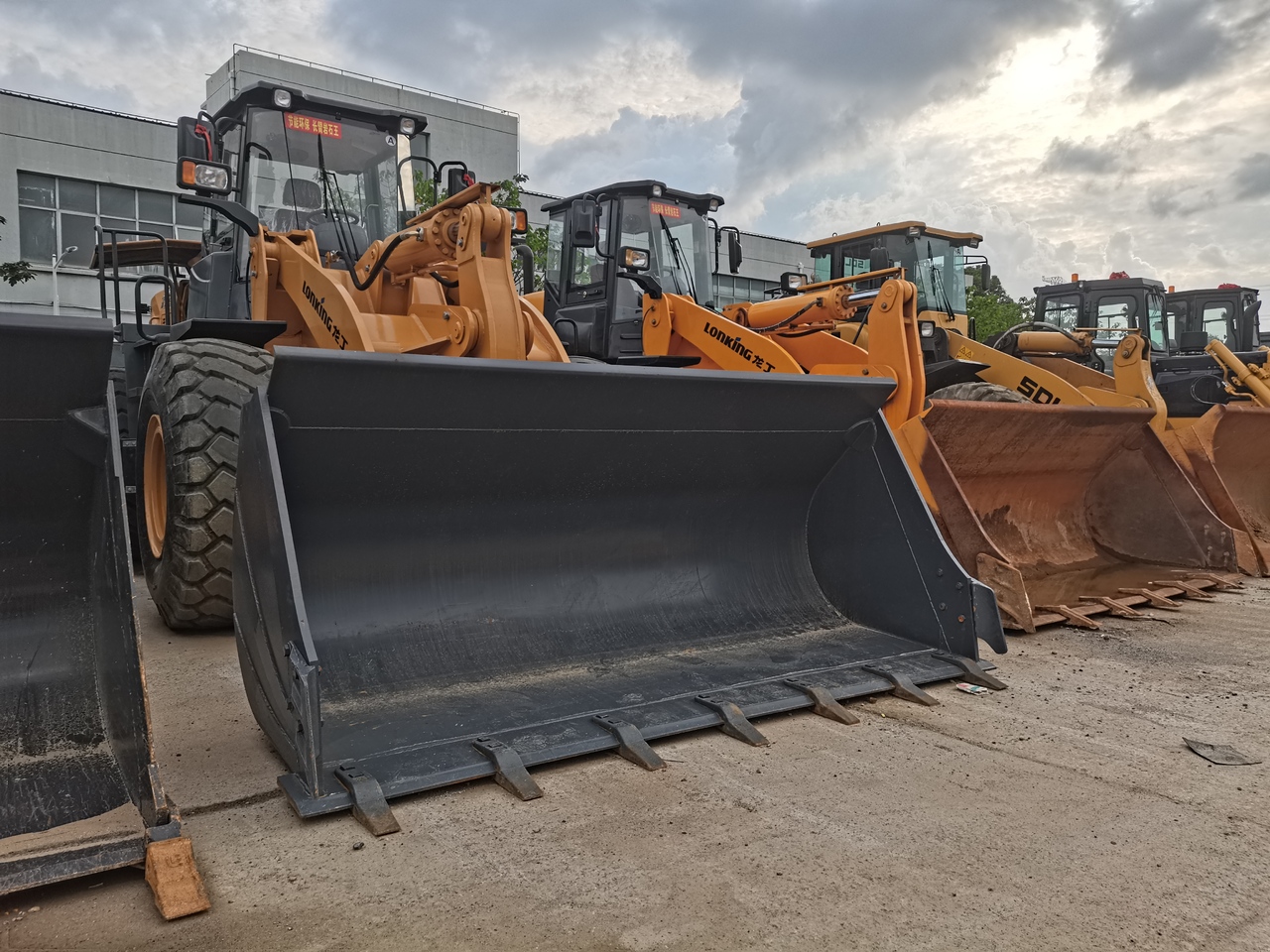 LONKING LG855N -wheel loader - Колесен товарач: снимка 2 LONKING LG855N -wheel loader - Колесен товарач: снимка 2