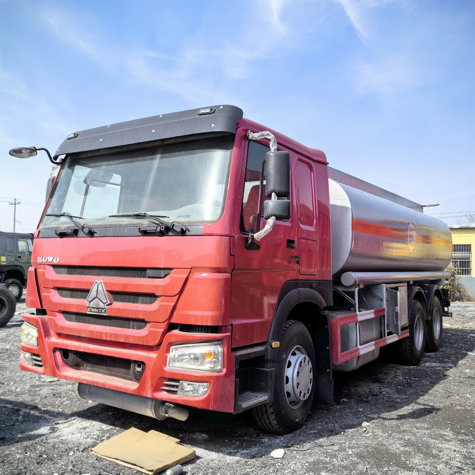 SINOTRUK Howo 6x4 - Камион цистерна: снимка 1 SINOTRUK Howo 6x4 - Камион цистерна: снимка 1
