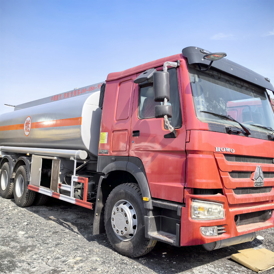 SINOTRUK Howo 6x4 - Камион цистерна: снимка 2 SINOTRUK Howo 6x4 - Камион цистерна: снимка 2