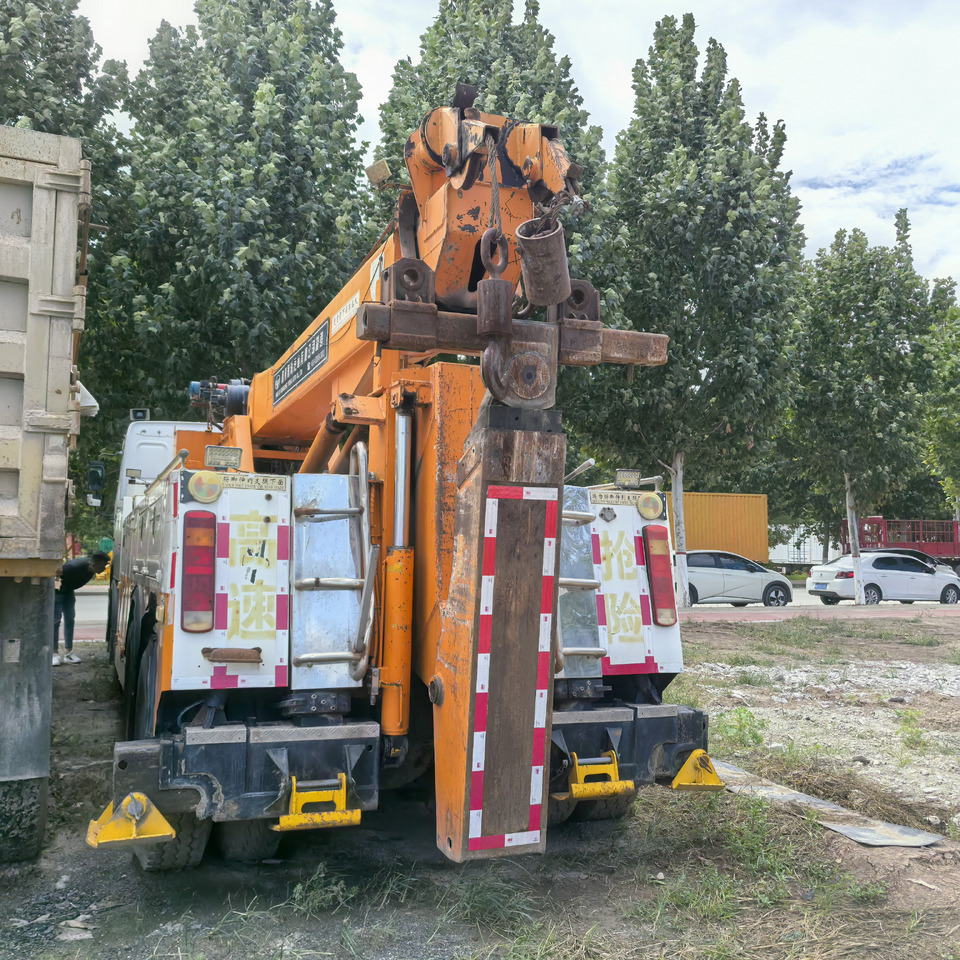 SINOTRUK Howo 8x4 - Камион с кран: снимка 4 SINOTRUK Howo 8x4 - Камион с кран: снимка 4
