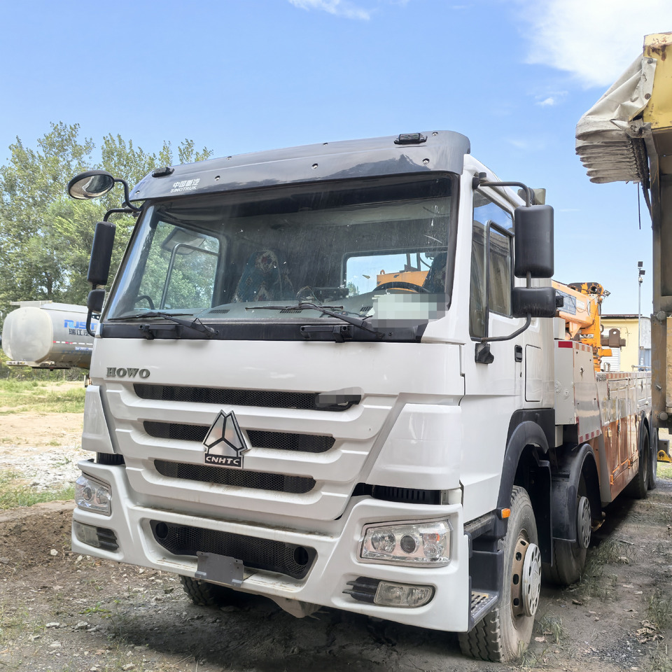 SINOTRUK Howo 8x4 - Камион с кран: снимка 2 SINOTRUK Howo 8x4 - Камион с кран: снимка 2