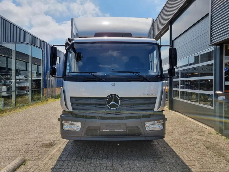 Mercedes-Benz Atego 1218 Koffer/ Ladebordwand/ Airco/ Grau Metallic - Камион фургон: снимка 4 Mercedes-Benz Atego 1218 Koffer/ Ladebordwand/ Airco/ Grau Metallic - Камион фургон: снимка 4
