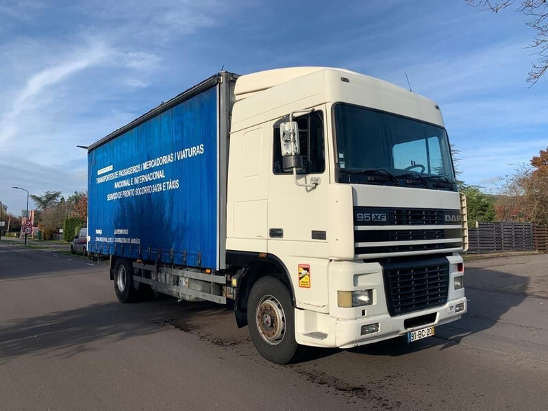 DAF XF 95.430 - Камион с брезент: снимка 4 DAF XF 95.430 - Камион с брезент: снимка 4