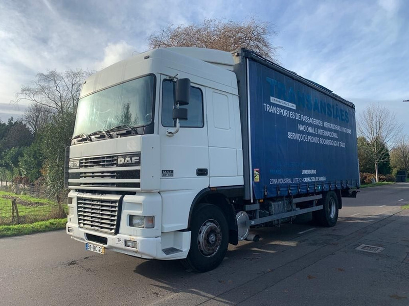 DAF XF 95.430 - Камион с брезент: снимка 1 DAF XF 95.430 - Камион с брезент: снимка 1