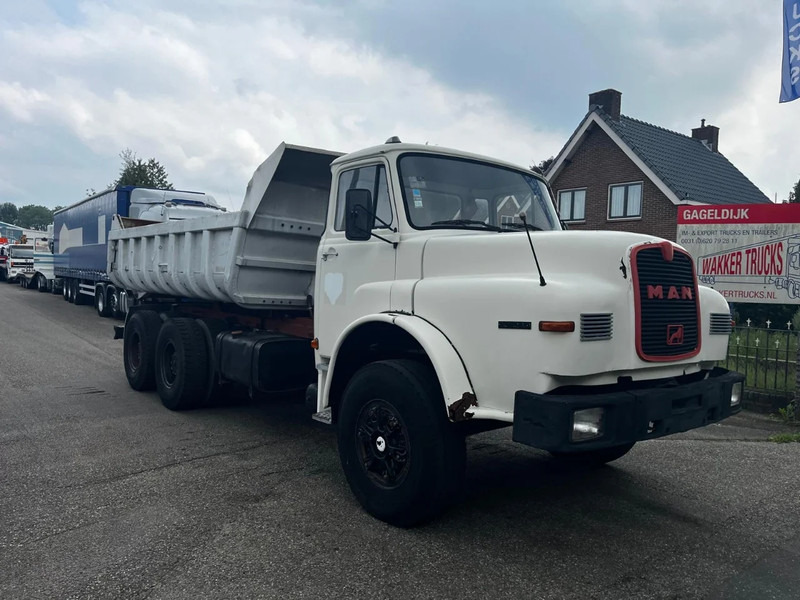 MAN 32.240 6x4 FULL STEEL SPRING KIPPER MANUAL GEARBOX - Самосвал камион: снимка 2 MAN 32.240 6x4 FULL STEEL SPRING KIPPER MANUAL GEARBOX - Самосвал камион: снимка 2