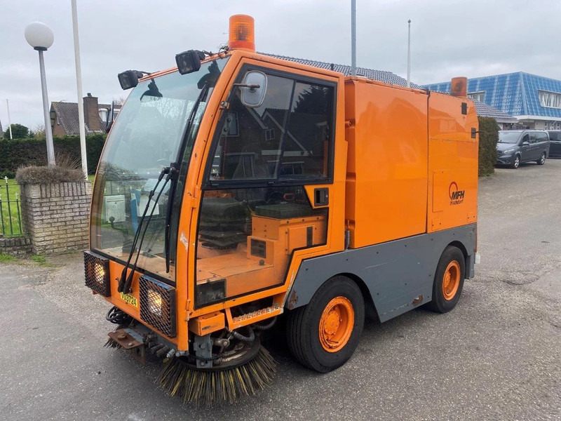 Nilfisk MFH2200 SWEEPER MFH 2200 CLEANER - Професионална метачна машина: снимка 1 Nilfisk MFH2200 SWEEPER MFH 2200 CLEANER - Професионална метачна машина: снимка 1