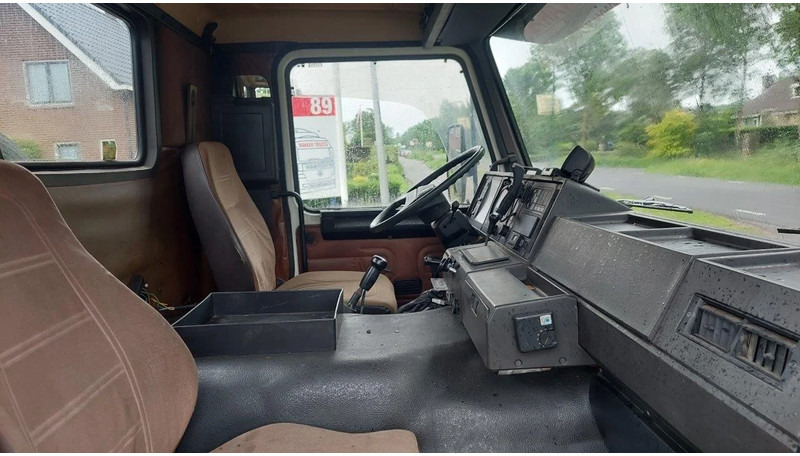 Interior photo 1: Камион цистерна Scania P82 4x2 Tank