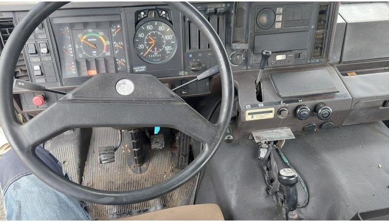 Камион цистерна Scania P82 4x2 Tank: снимка 9