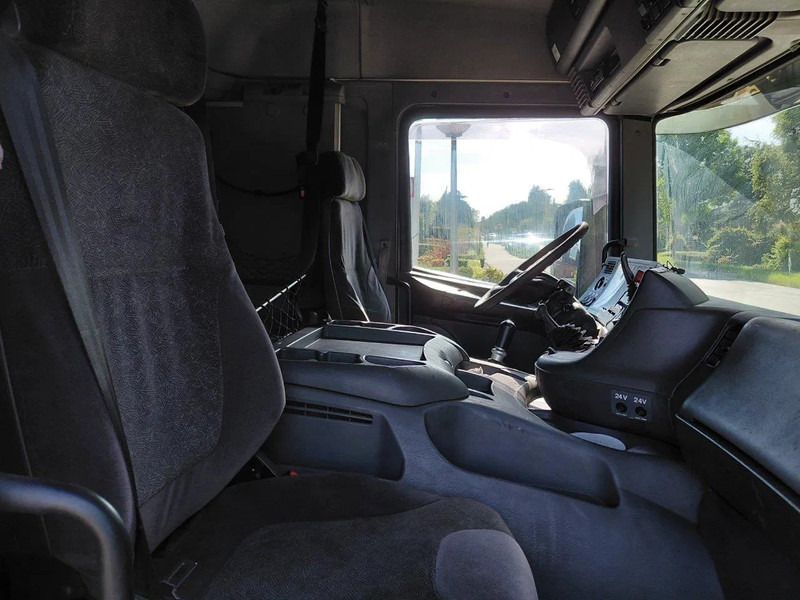 Scania P124-420 MANUAL + RETARDER !!!! 2 PIPES !!!! - Влекач: снимка 4 Scania P124-420 MANUAL + RETARDER !!!! 2 PIPES !!!! - Влекач: снимка 4