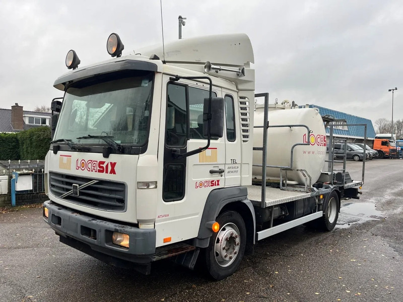 Volvo FL 611 FL6 11 4x2 with TANK, possible to remove the tank - Камион цистерна: снимка 1 Volvo FL 611 FL6 11 4x2 with TANK, possible to remove the tank - Камион цистерна: снимка 1
