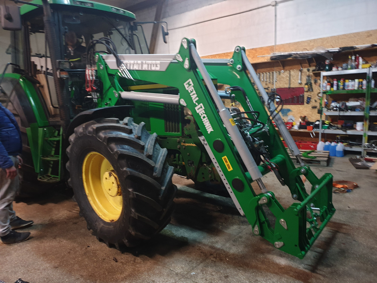 METAL-TECHNIK Ładowacz MT-03 John deere - Челен товарач за трактор за Трактор: снимка 1 METAL-TECHNIK Ładowacz MT-03 John deere - Челен товарач за трактор за Трактор: снимка 1
