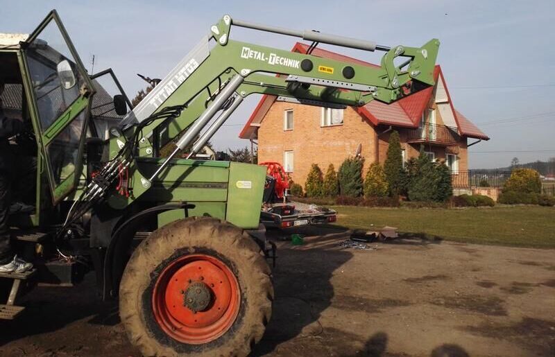 Metal-Technik Frontlader für FENDT 312 LSA / Ładowacz czołowy do FENDT 312 LSA - Челен товарач за трактор: снимка 4 Metal-Technik Frontlader für FENDT 312 LSA / Ładowacz czołowy do FENDT 312 LSA - Челен товарач за трактор: снимка 4