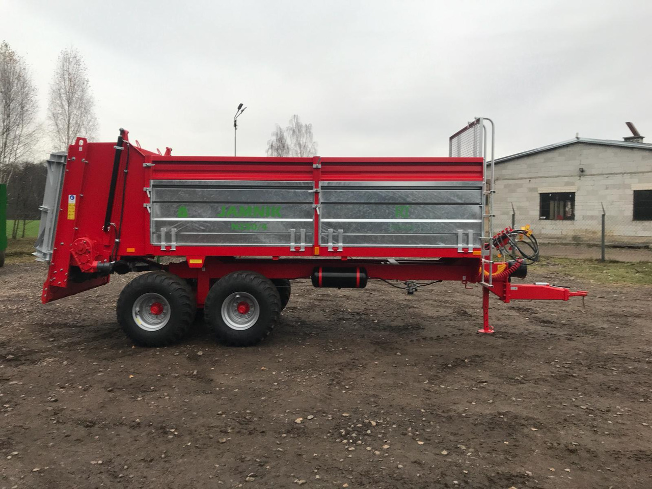 ROLTRANS N 250/4 Jamnik 8t - Разпръсквач за оборски тор: снимка 2 ROLTRANS N 250/4 Jamnik 8t - Разпръсквач за оборски тор: снимка 2