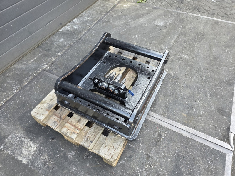 Fuchs fqc sennebogen adaptor plate FQC liebherr sennebogen fqc plate shear - Бързо сменник за Строителна техника: снимка 3 Fuchs fqc sennebogen adaptor plate FQC liebherr sennebogen fqc plate shear - Бързо сменник за Строителна техника: снимка 3